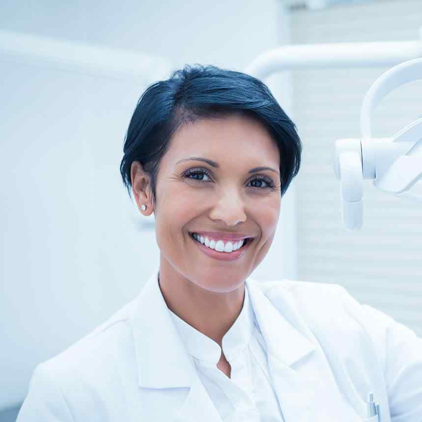 https://dentalgetaway.mx/wp-content/uploads/2020/02/doctor-01.jpg