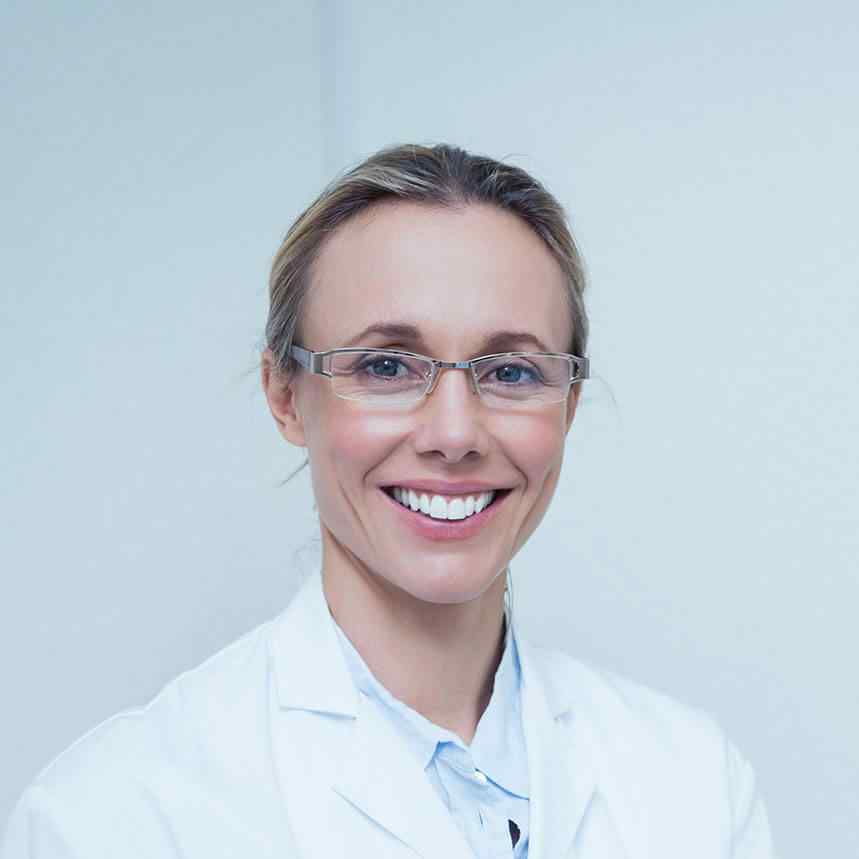 https://dentalgetaway.mx/wp-content/uploads/2020/02/doctor-02.jpg