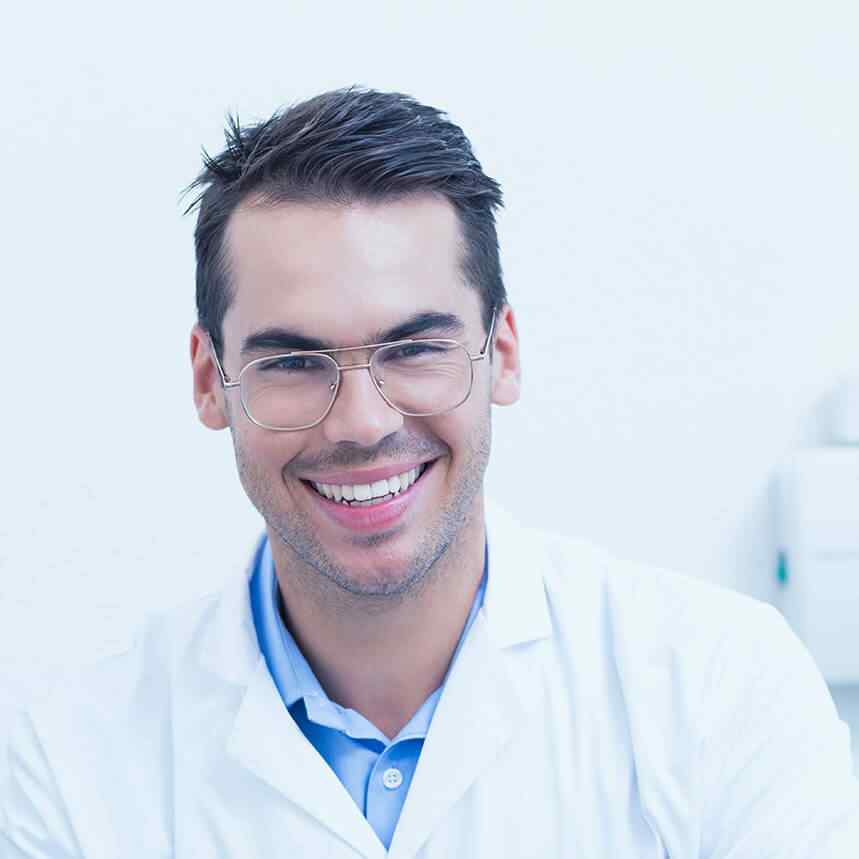 https://dentalgetaway.mx/wp-content/uploads/2020/02/doctor-03.jpg
